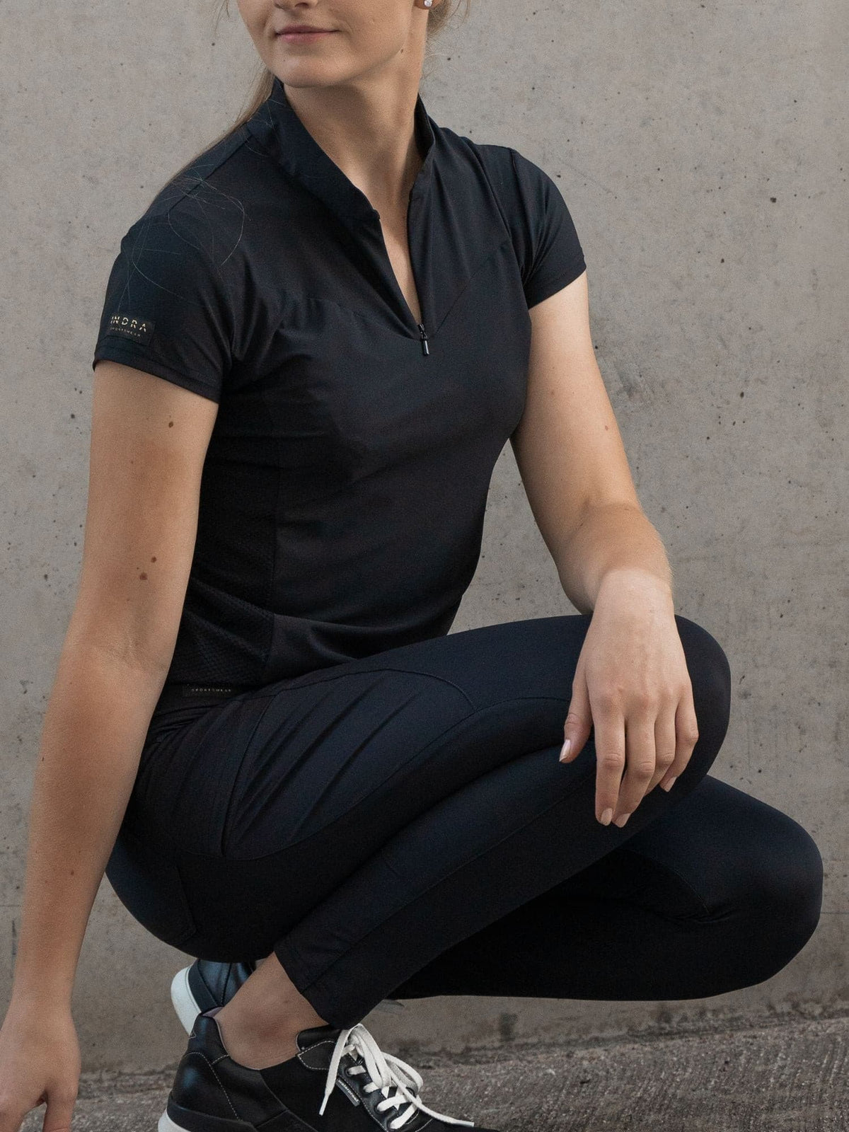 Issette High waisted high-waisted black trousers.